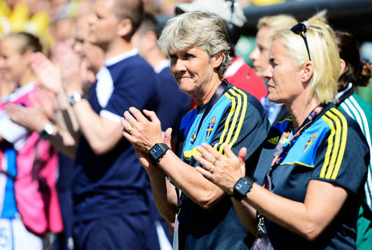 Sveriges förbundskapten Pia Sundhage och assisterande