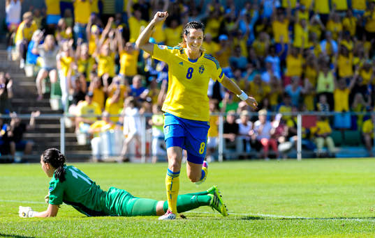 Sveriges Lotta Schelin jublar