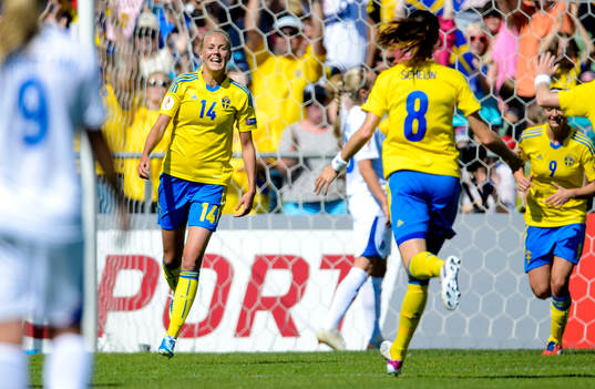 Sveriges Josefine Öqvist jublar
