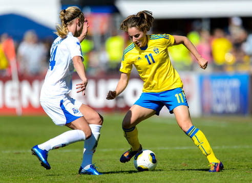Sveriges Antonia Göransson (h) utmanar Islands Dagny