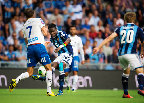 Djurgårdens Daniel Amartey passar bollen