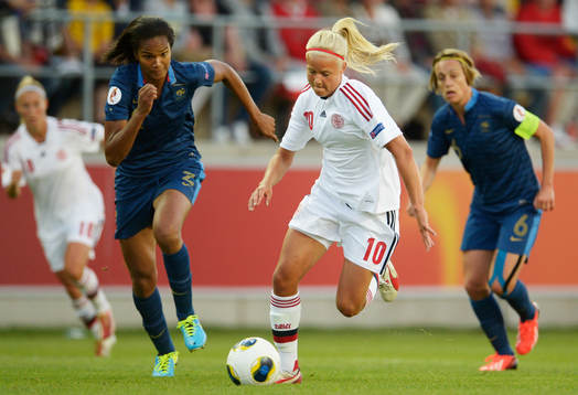 Franrkrikes Wendie Renard och Danmarks Pernille Harder