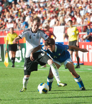 Simone Laudehr, Tyskland