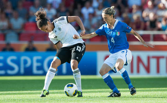 Celia Okoyino Da Mbabi, Tyskland och Alessia Tuttino,