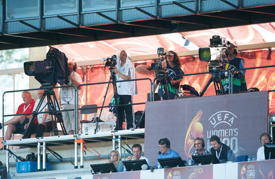 Media, TV-kameror, medieläktare
