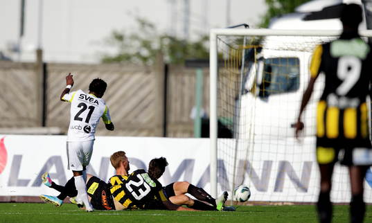 s Kennedy Igboananike i matchen mellan Häcken och AIK i