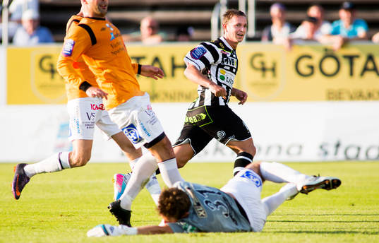 Landskronas Fredrik Olsson gör 4-0 i fotbollsmatchen i