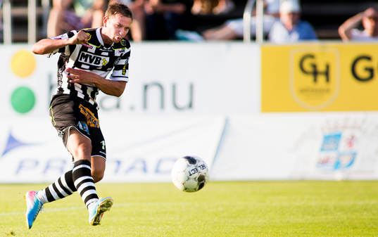 Landskronas Fredrik Olsson gör 4-0 i fotbollsmatchen i