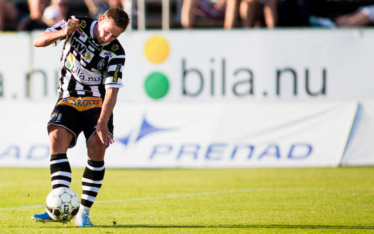 Landskronas Fredrik Olsson gör 4-0 i fotbollsmatchen i