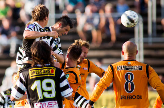 Landskronas Liridon Leci nickar in 2-0 i fotbollsmatchen i