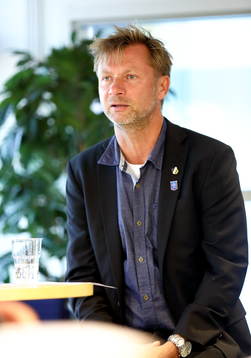 Häckens tränare Peter Gerhardsson i matchen mellan
