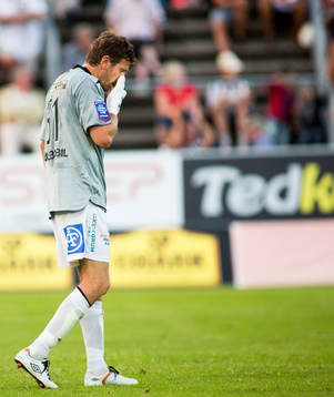 Varbergs målvakt Dan Sadé deppar