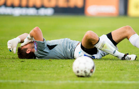 Varbergs målvakt Dan Sadé deppar
