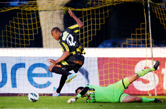 Mål 2-3 av Häckens Carlos Strandberg i matchen mellan