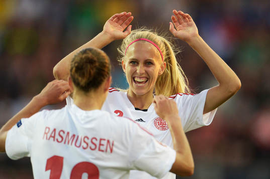 Danmarks Johanna Rasmussen och Line Röddik jublar