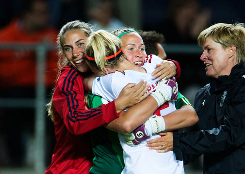 Danmarks Emmma Madsen, Janni Arnth och målvakt Stina