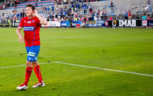 Helsingborgs Ardian Gashi spexar med publiken