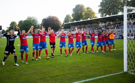 Helsingborgs spelarna tackar publiken