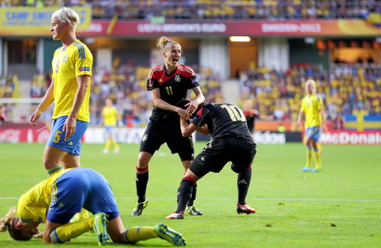 Mål 1-0 genom Tysklands Dzsenifer Marozsán, Sveriges