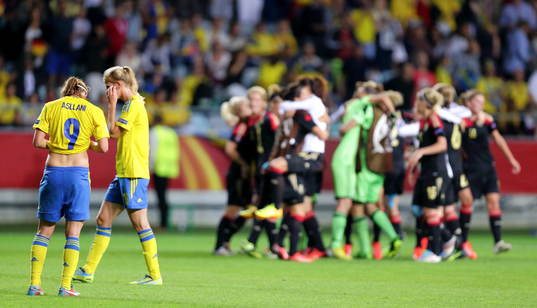Sveriges Kosovare Asllani deppar medan Tyskland jublar i
