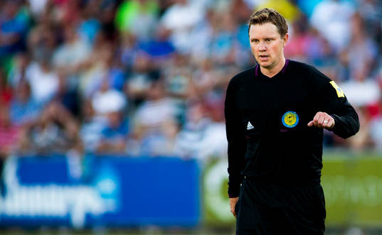 Domaren Markus Strömbergsson från Gävle i