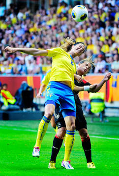 Sveriges Lotta Schelin i nickduell med Tysklands Lena