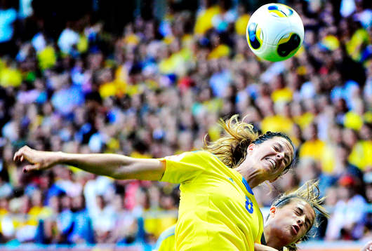 Sveriges Lotta Schelin i nickduell med Tysklands Lena