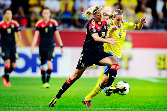 Tysklands Lena Goessling i närkamp mot Sveriges Kosovare