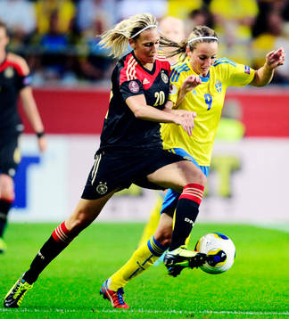 Tysklands Lena Goessling i närkamp mot Sveriges Kosovare