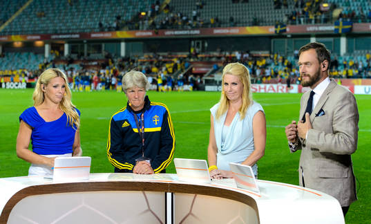 Anna Brolin, reporter TV4, Sveriges förbundskapten Pia