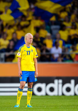 Sveriges Caroline Seger ser skeptisk ut i semifinalen
