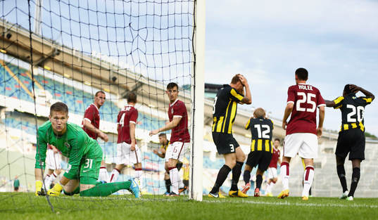 Nära mål för Häcken, Sparta Prags målvakt Tomás