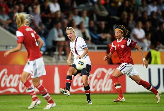Norges Solveig Gulbrandsen och Danmarks Nadia Nadim i