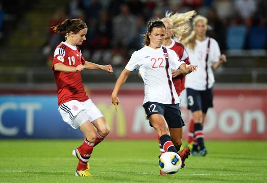 Danmarks Mia Brogaard och Norges Cathrine Dekkerhus i