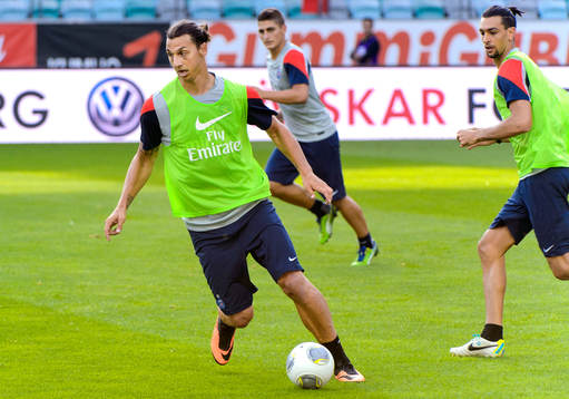 Zlatan Ibrahimovic med bollen