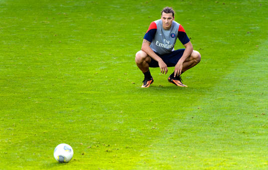 Zlatan Ibrahimovic sitter på huk