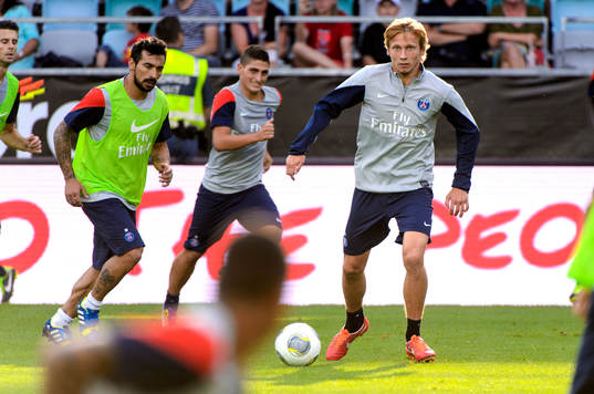 Paris Saint-Germains Clement Chantome med bollen