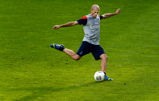 Paris Saint-Germain Christophe Jallet laddar för skott