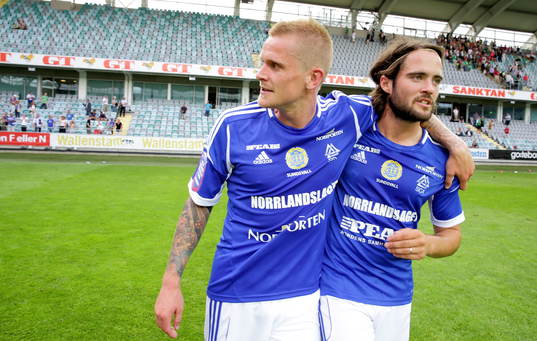 Två mål av Sundsvalls Ari Freyr Skulason, här intill