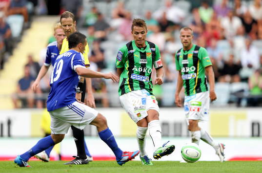 Sundsvalls Adam Chennoufi, GAIS' Malkolm Moenza och Joel