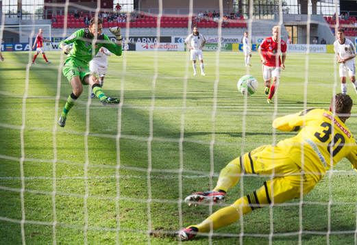 Etrit Berisha, Kalmar FF, gör 2-2 på straff