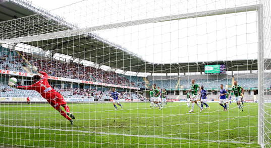 Ett till mål 3-2 av Sundsvalls Ari Freyr Skulason på