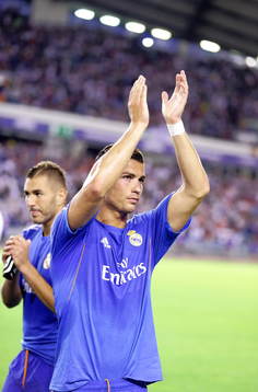 Real Madrids Cristiano Ronaldo tackar publiken