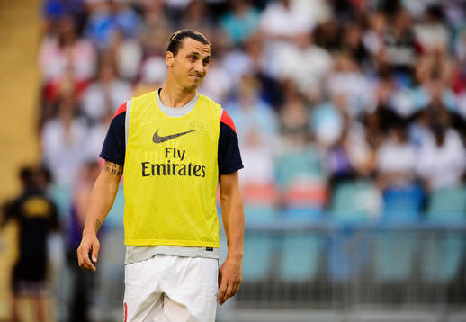 Paris Saint-Germans Zlatan Ibrahimovic värmer upp innan