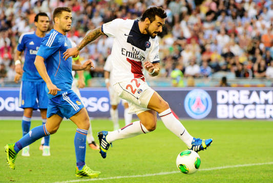 Paris Saint-Germans Ezequiel Lavezzi missar bollen