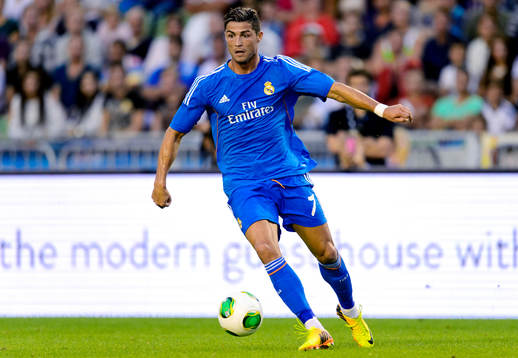 Real Madrids Cristiano Ronaldo med bollen
