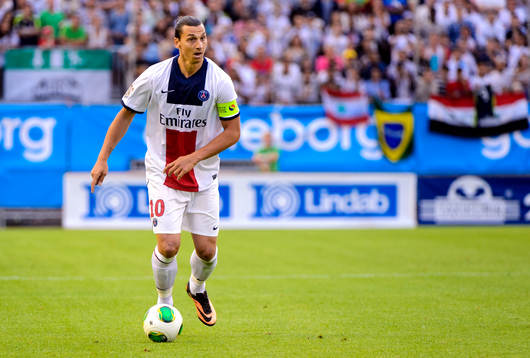 Paris Saint-Germans Zlatan Ibrahimovic med bollen