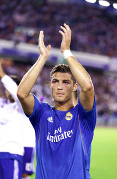 Real Madrids Cristiano Ronaldo tackar publiken