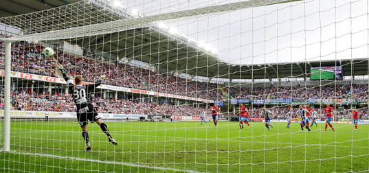 Mål 1-0 av IFK Göteborgs Robin Söder bakom Helsingborgs