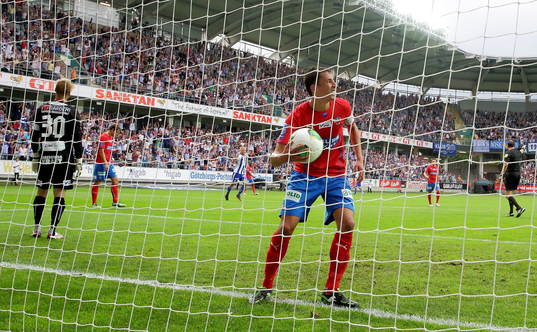 Bollen hämtas i Helsingborgs mål